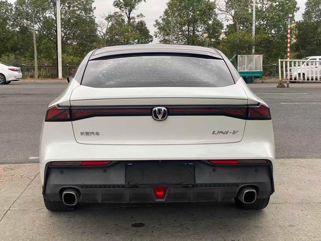 Changan UNI-V 2022 1.5T Premium – фото 7