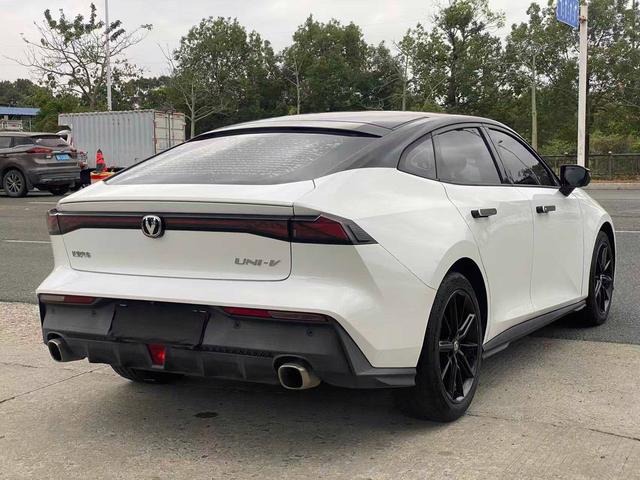 Changan UNI-V 2022 1.5T Premium – фото 9