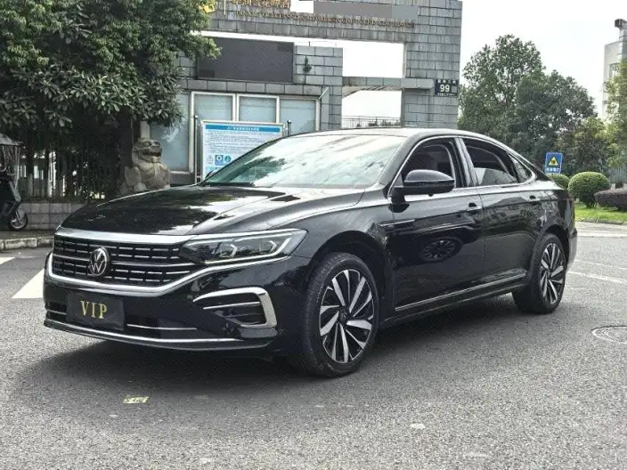 Volkswagen Passat 2022 Model 330TSI Deluxe Edition – фото 1