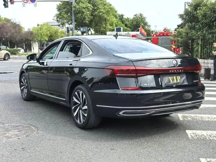 Volkswagen Passat 2022 Model 330TSI Deluxe Edition – фото 4