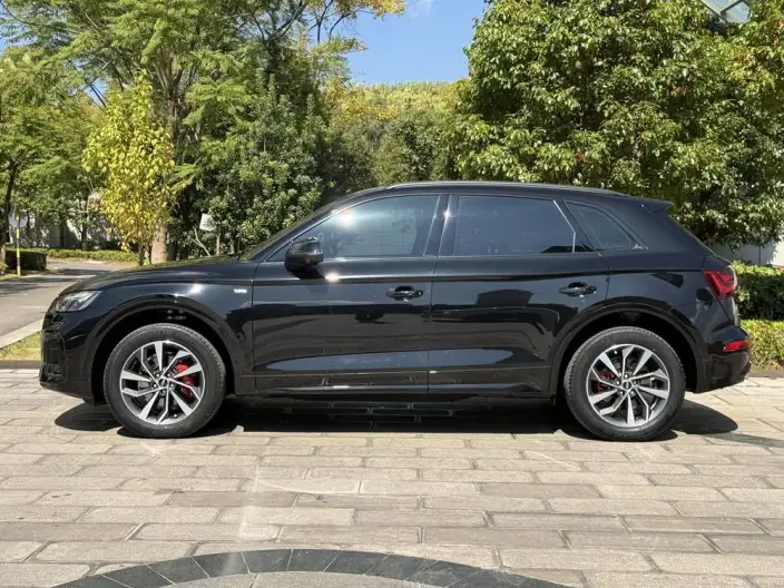 Audi Q5L 2023 Model 40T Luxury Dynamic Model – фото 4