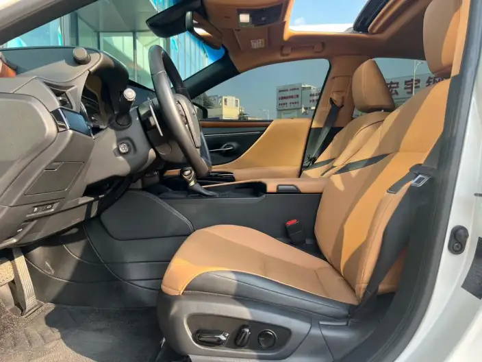 Lexus ES 2024 Model 200 Premium – фото 8