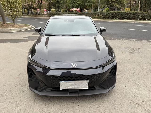 Changan UNI-V 2023 1.5T Premium – фото 2