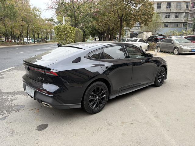 Changan UNI-V 2023 1.5T Premium – фото 10