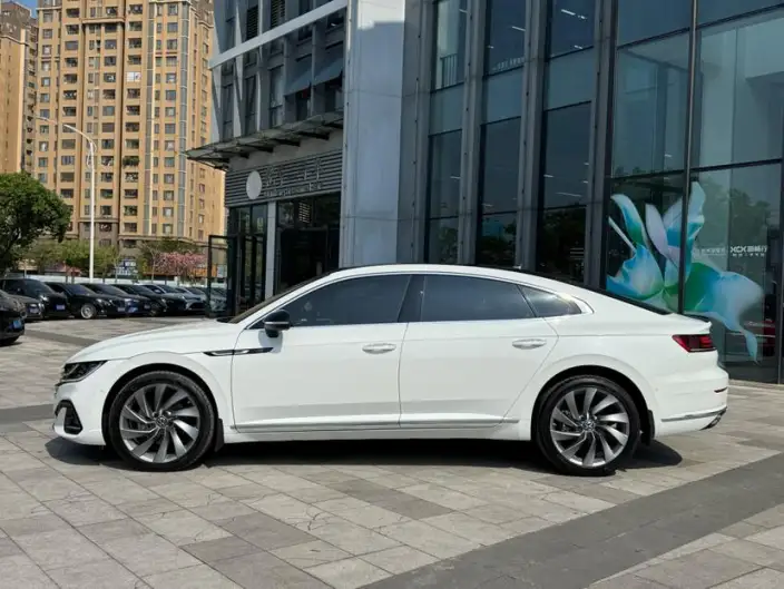 Volkswagen CC 2023 Model 380TSI Eye-catching version – фото 4
