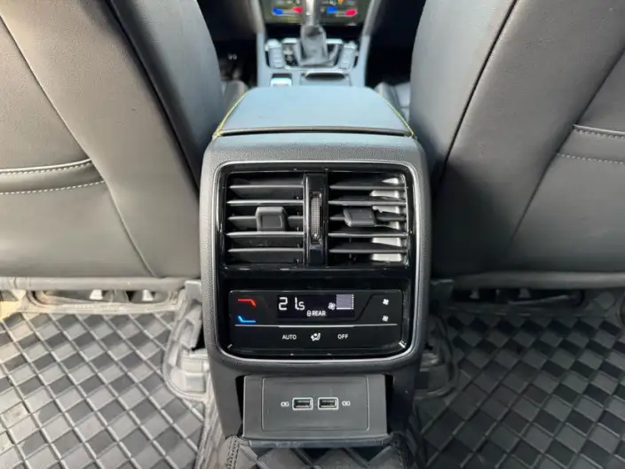 Volkswagen CC 2023 Model 380TSI Eye-catching version – фото 10