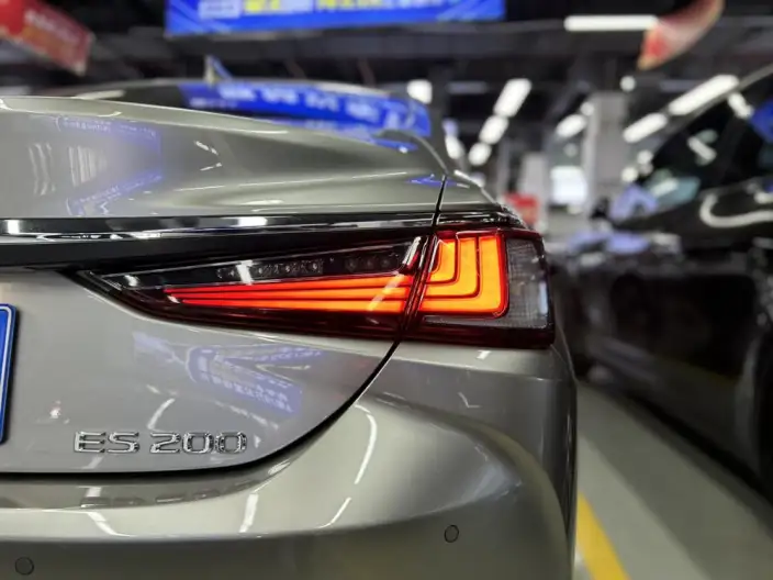 Lexus ES 2022 Model 200 Superior Edition – фото 6