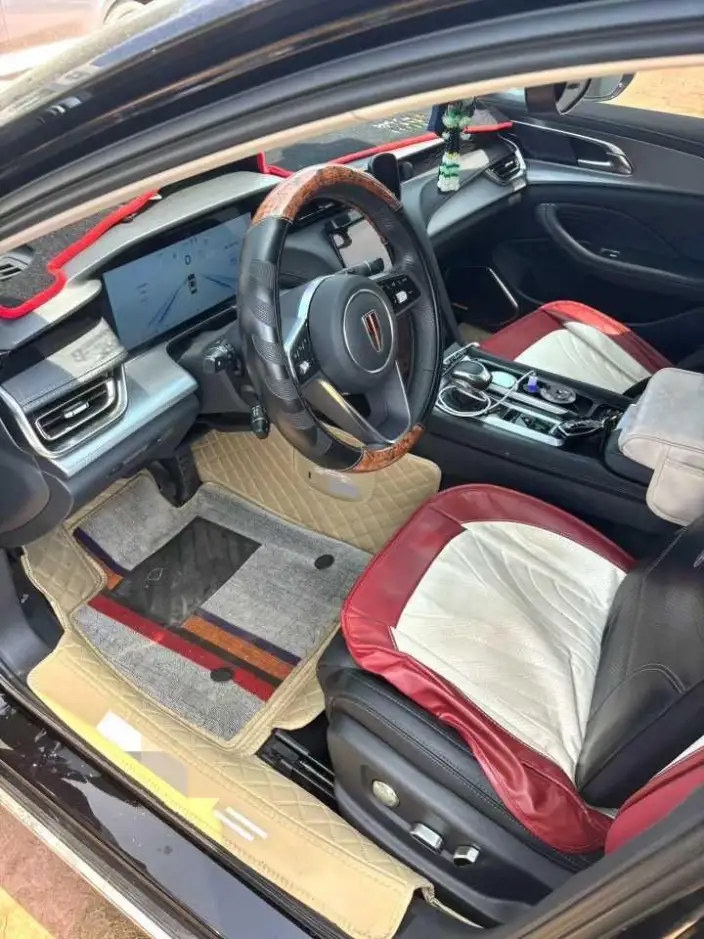 Hongqi H5 2025 Model 2.0T Automatic Flag Enjoy Edition