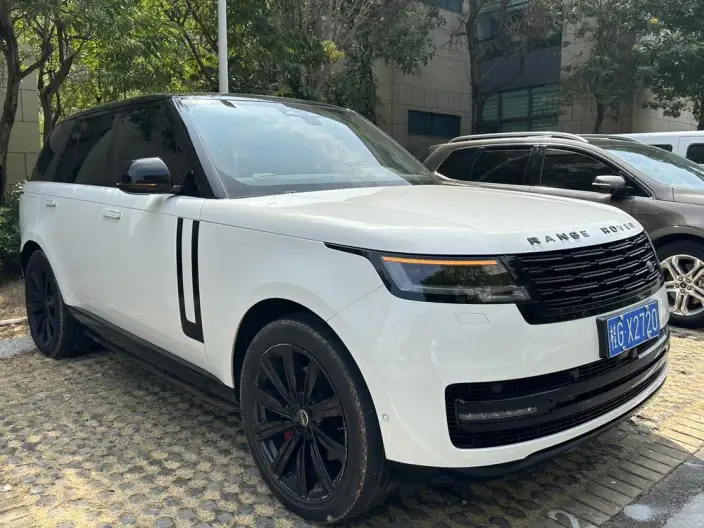 Range Rover 2023 Model 3.0 L6 360PS Shengshi Edition
