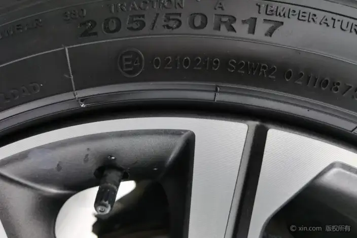 Geely Emgrand 2022 Model No. 4 Gen 1.5L CVT Noble Model – фото 10