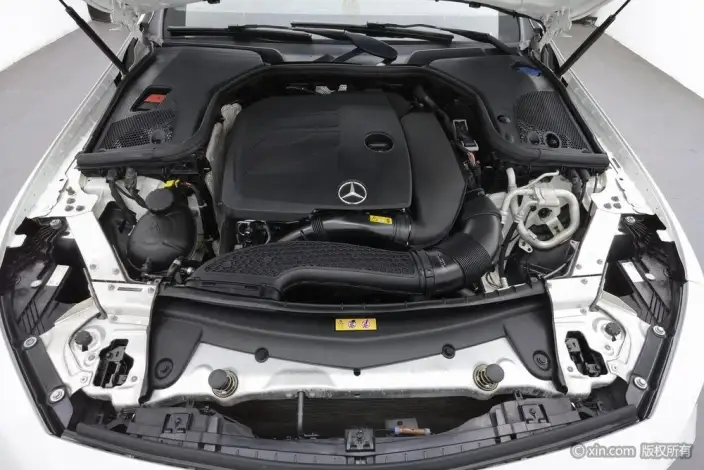 Mercedes-Benz CLS 2022 Model CLS 300 Luxury Model – фото 5