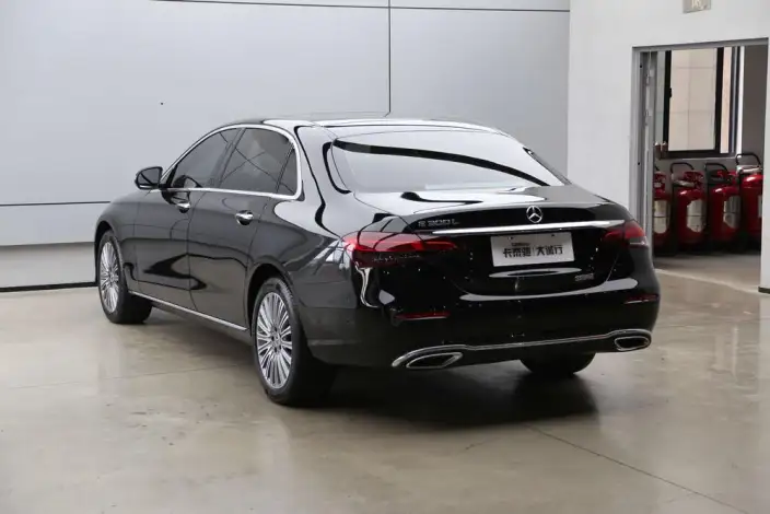 Mercedes-Benz E-Class 2023 Model E 300 L Luxury Model sedan – фото 4