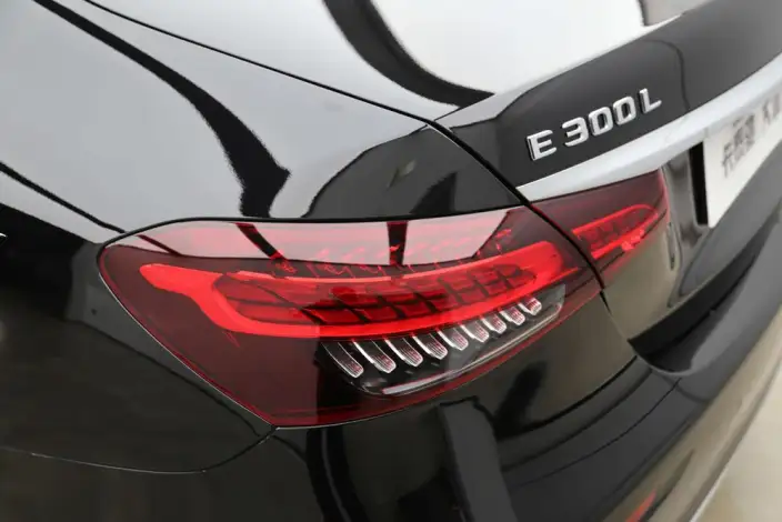 Mercedes-Benz E-Class 2023 Model E 300 L Luxury Model sedan – фото 10