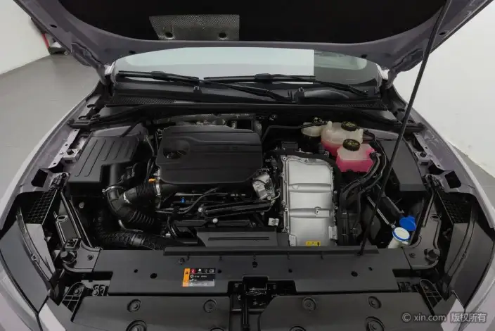 Roewe M7 DMH 2025 Model 160km Premium – фото 5