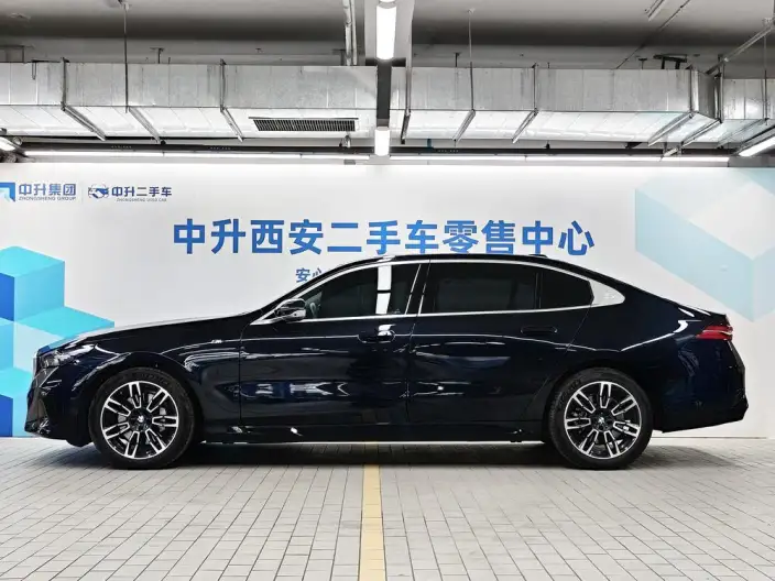 BMW 5 Series 2026 Model 530Li Leading Model M Sports Set – фото 3