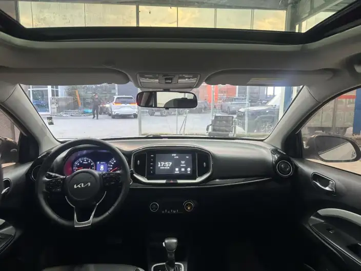 Kia Stonic 2021 Model Facelift 1.4L CVT Fun Xiang Edition – фото 10