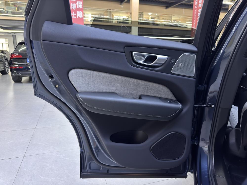 Volvo XC60 PHEV 2023 T 8 4WD Long Battery Life Pro Smart Elegance Deluxe Edition – фото 7