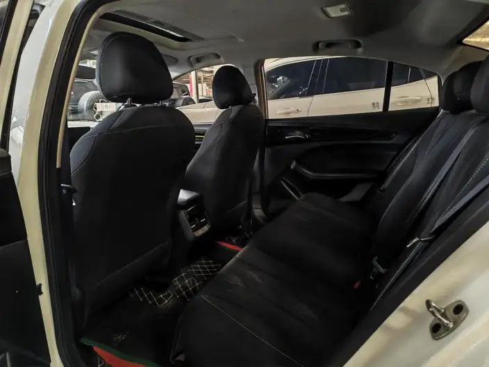 Roewe i5 2021 Model 1.5L CVT Platinum edition – фото 9