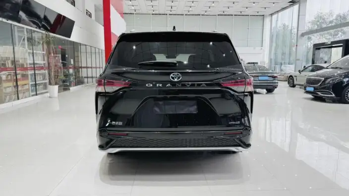 Granvia 2023 Model Intelligent Hybrid 2.5L Noble PLUS – фото 5