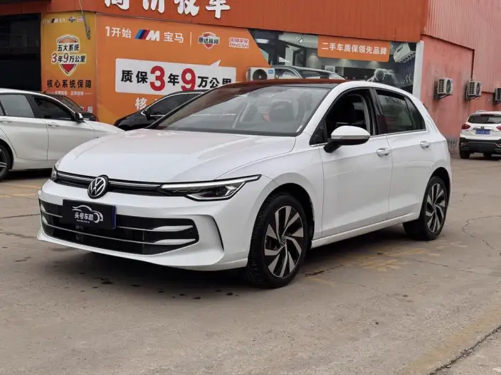 Volkswagen Golf 2025 Model 300TSI Pro – фото 1