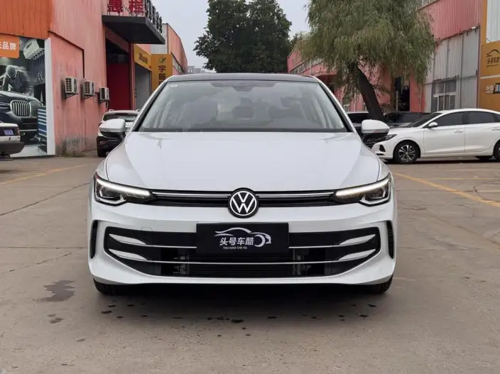 Volkswagen Golf 2025 Model 300TSI Pro – фото 2