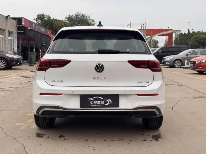 Volkswagen Golf 2025 Model 300TSI Pro – фото 4