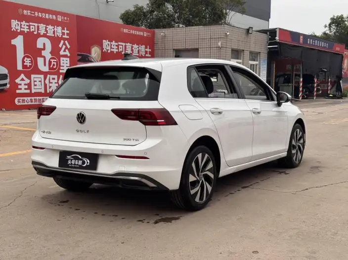 Volkswagen Golf 2025 Model 300TSI Pro – фото 7
