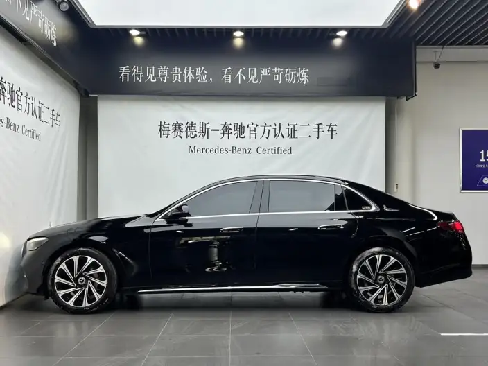 Mercedes-Benz E-Class 2024 Model E 300 L Luxury Model sedan – фото 3