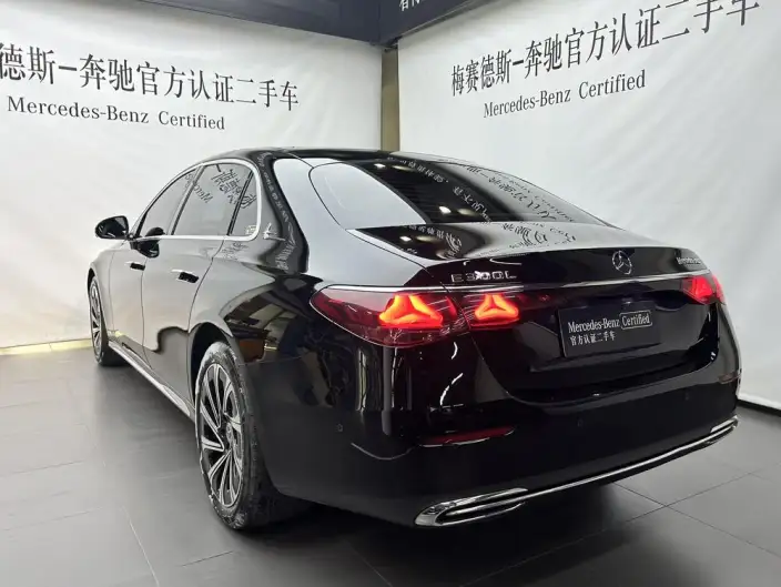 Mercedes-Benz E-Class 2024 Model E 300 L Luxury Model sedan – фото 4