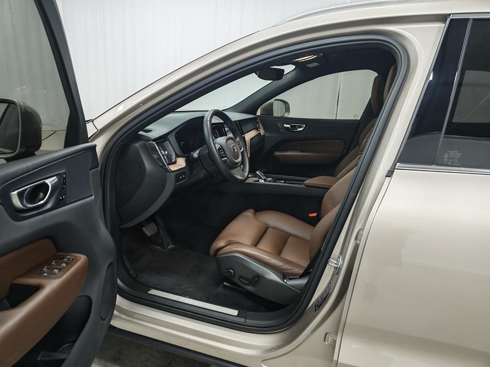 Volvo XC60 PHEV 2025 модификация T8 4WD Long Battery Life Pro Smart Range Deluxe Edition – фото 17