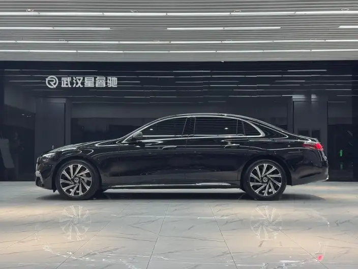 Mercedes-Benz E-Class 2024 Model E 300 L Luxury Model sedan – фото 3