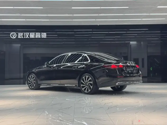 Mercedes-Benz E-Class 2024 Model E 300 L Luxury Model sedan – фото 4