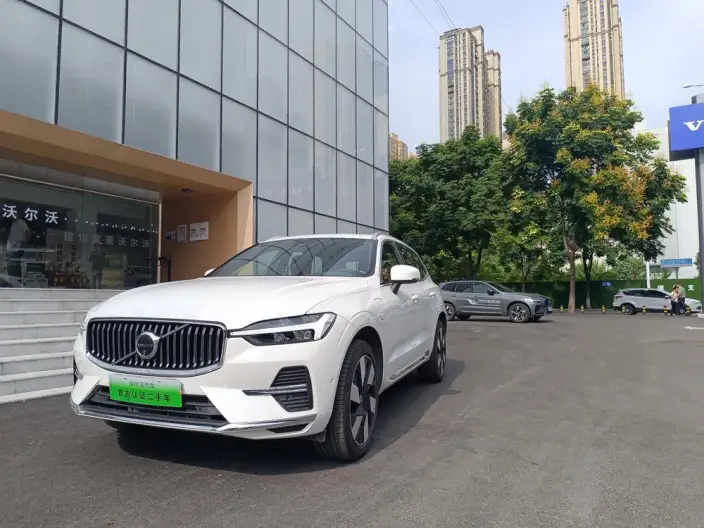 Volvo XC60 PHEV 2025 Model T8 4WD Long Battery Life Pro Smart Elegance Deluxe Edition