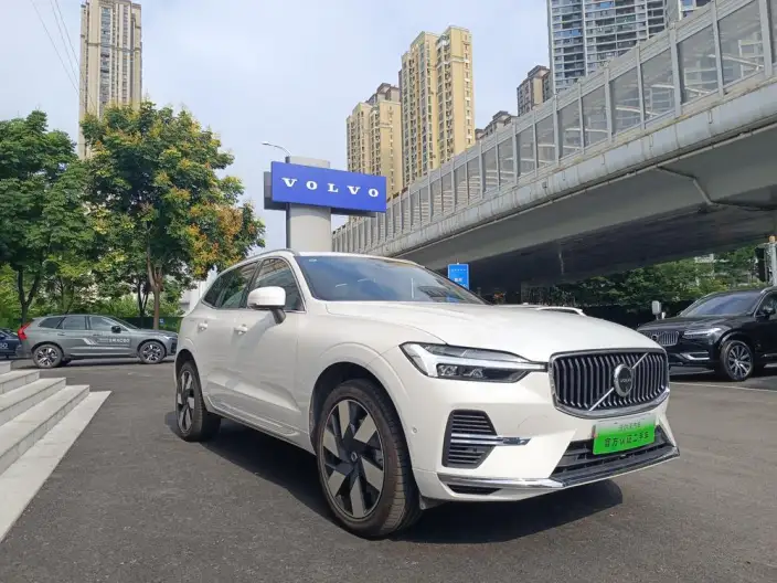 Volvo XC60 PHEV 2025 Model T8 4WD Long Battery Life Pro Smart Elegance Deluxe Edition