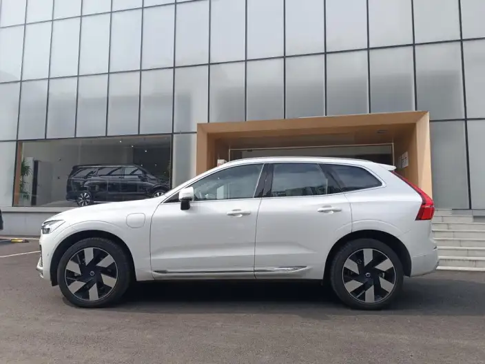 Volvo XC60 PHEV 2025 Model T8 4WD Long Battery Life Pro Smart Elegance Deluxe Edition