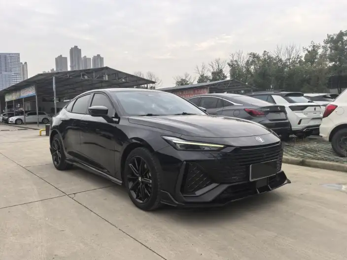 Changan UNI-V 2023 Model 2.0T Leading speed Edition
