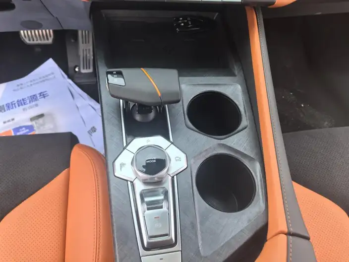 Changan UNI-V 2023 Model 2.0T Leading speed Edition – фото 9