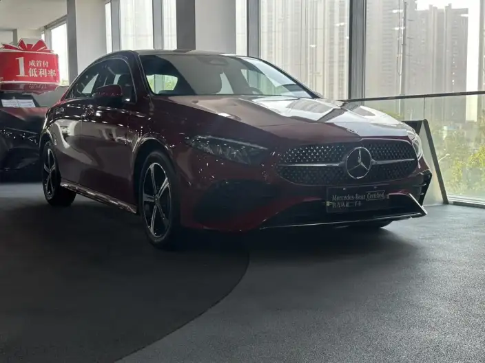 Mercedes-Benz A-class 2023 Model A 200 L Sports sedan Fashion Edition – фото 3
