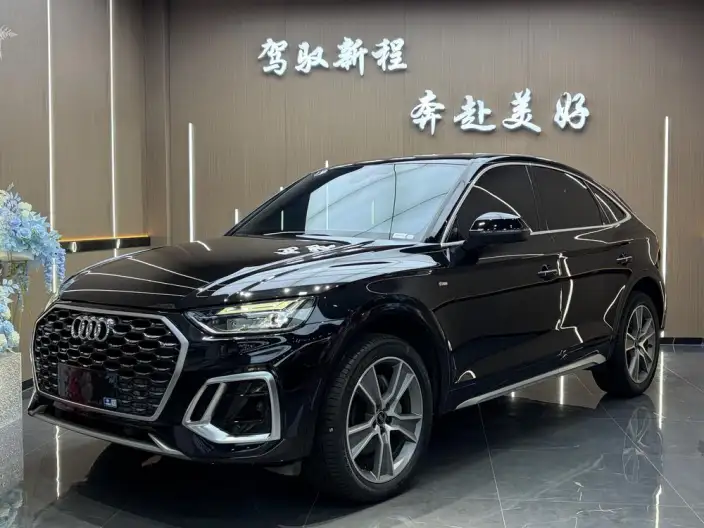 Audi Q5L Sportback 2022 Model 40 TFSI Luxury Model – фото 1