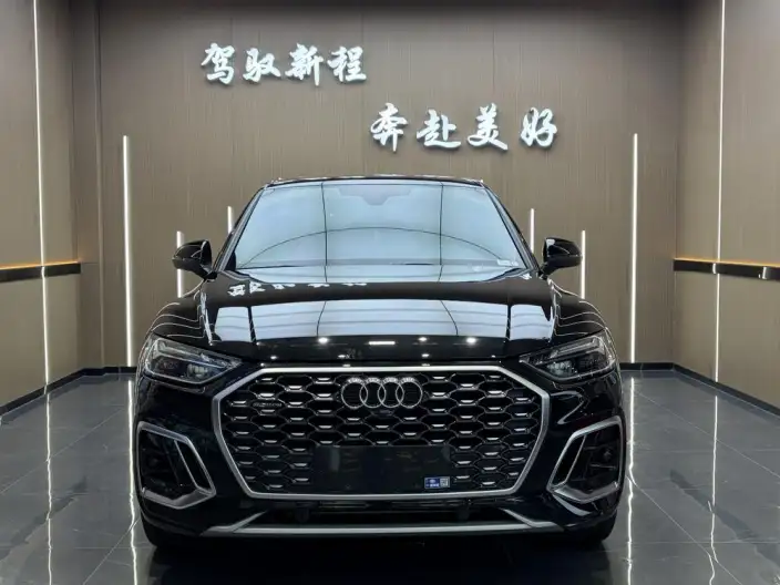 Audi Q5L Sportback 2022 Model 40 TFSI Luxury Model – фото 2