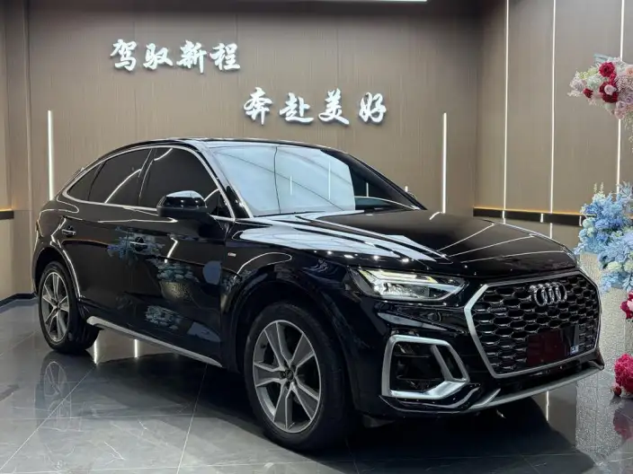 Audi Q5L Sportback 2022 Model 40 TFSI Luxury Model – фото 3