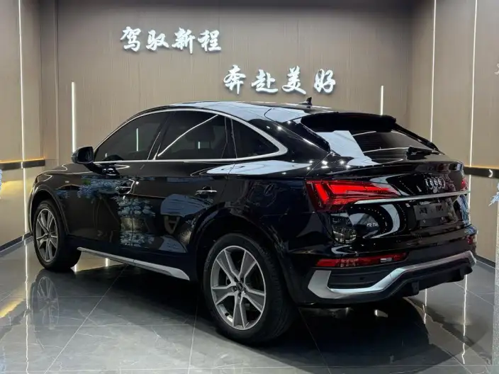 Audi Q5L Sportback 2022 Model 40 TFSI Luxury Model – фото 4