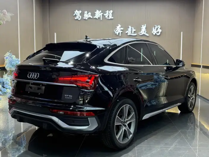 Audi Q5L Sportback 2022 Model 40 TFSI Luxury Model – фото 6