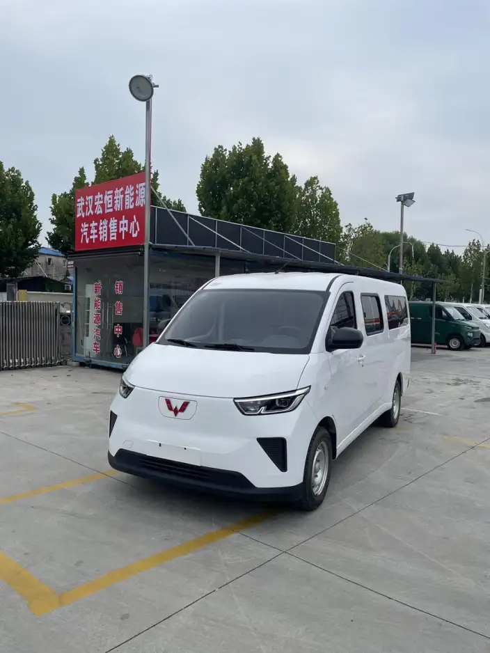 Wuling Yangguang 2024 Model 300km Comfort Model Passenger car Edition 75kW