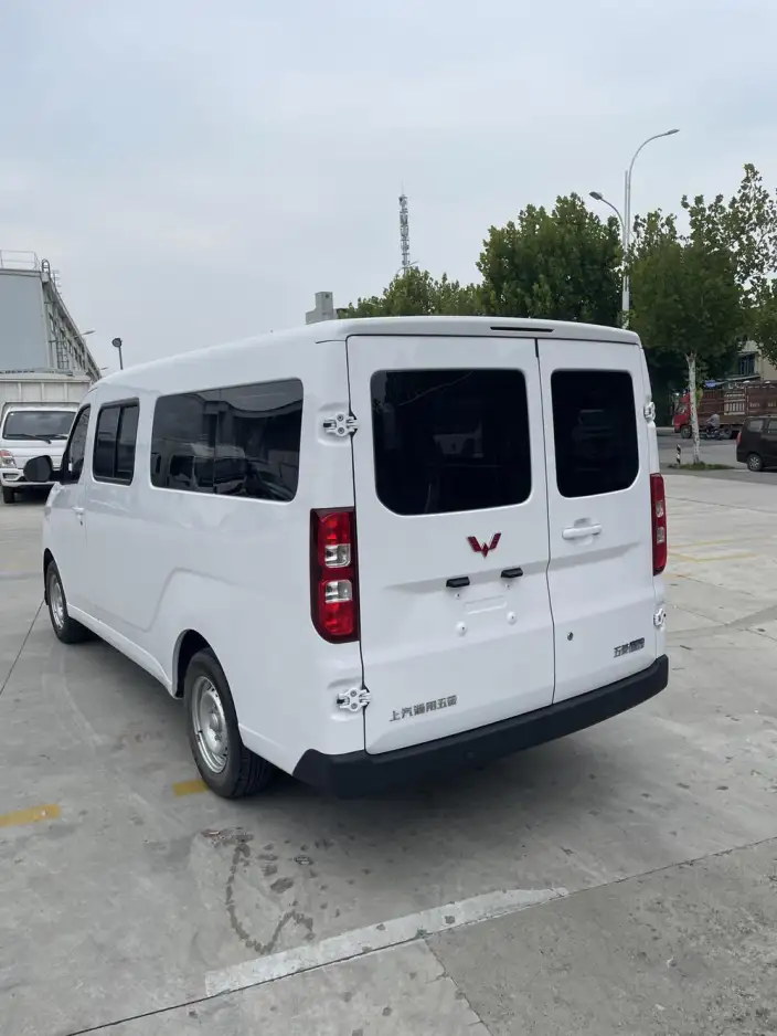 Wuling Yangguang 2024 Model 300km Comfort Model Passenger car Edition 75kW