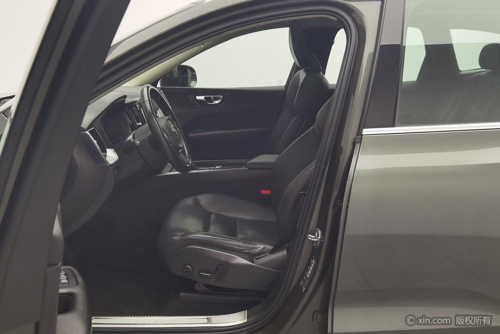 Volvo XC60 2020 T5 AWD Smart Luxury – фото 16