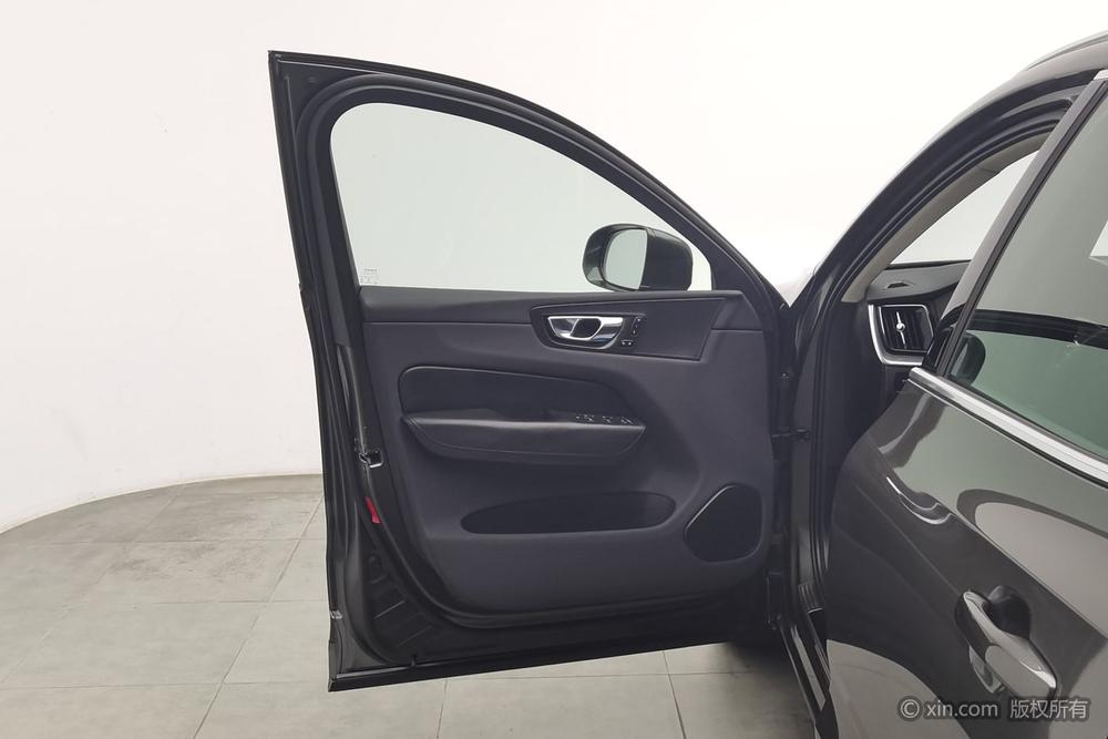 Volvo XC60 2020 T5 AWD Smart Luxury – фото 20