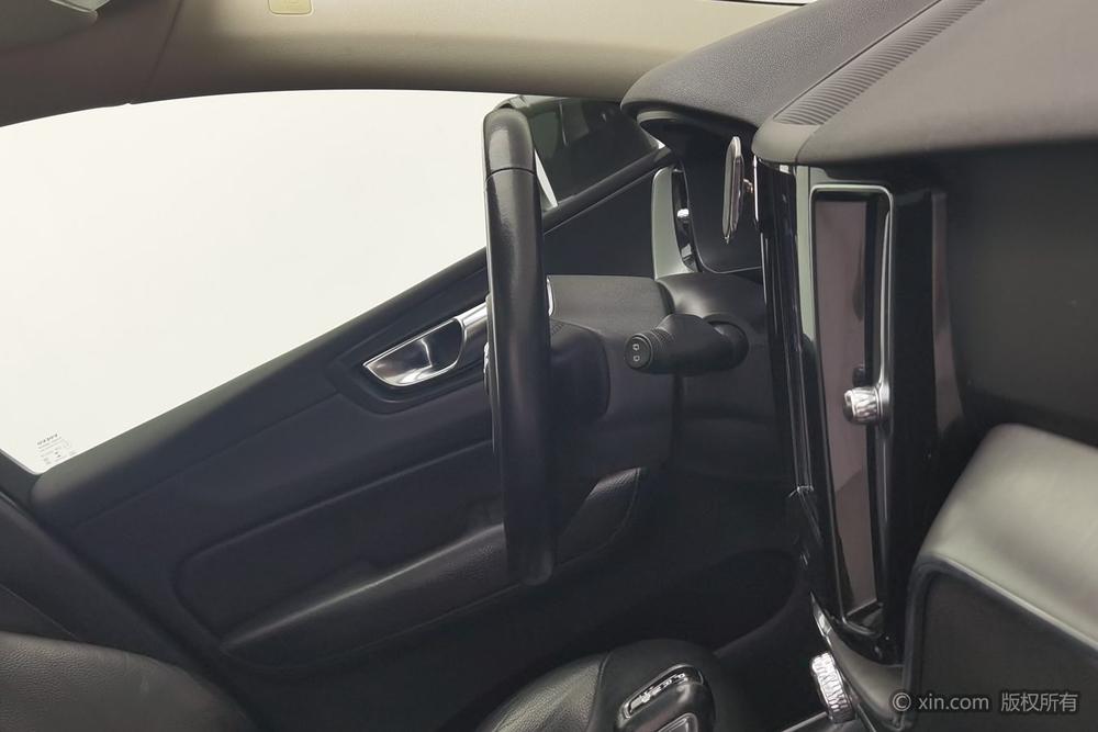 Volvo XC60 2020 T5 AWD Smart Luxury – фото 22