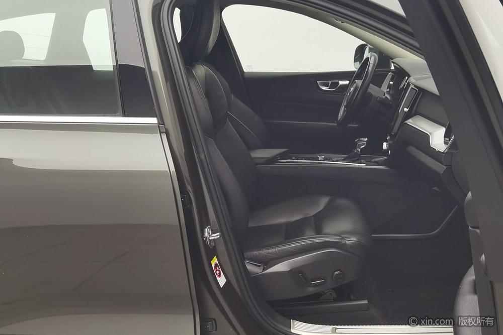Volvo XC60 2020 T5 AWD Smart Luxury – фото 24
