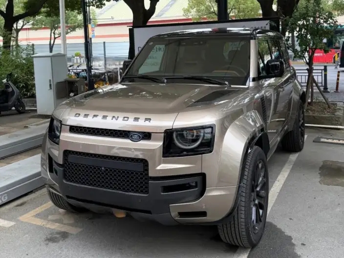 Land Rover Defender 2026 Model 110 4.4T V8 OCTA BLACK
